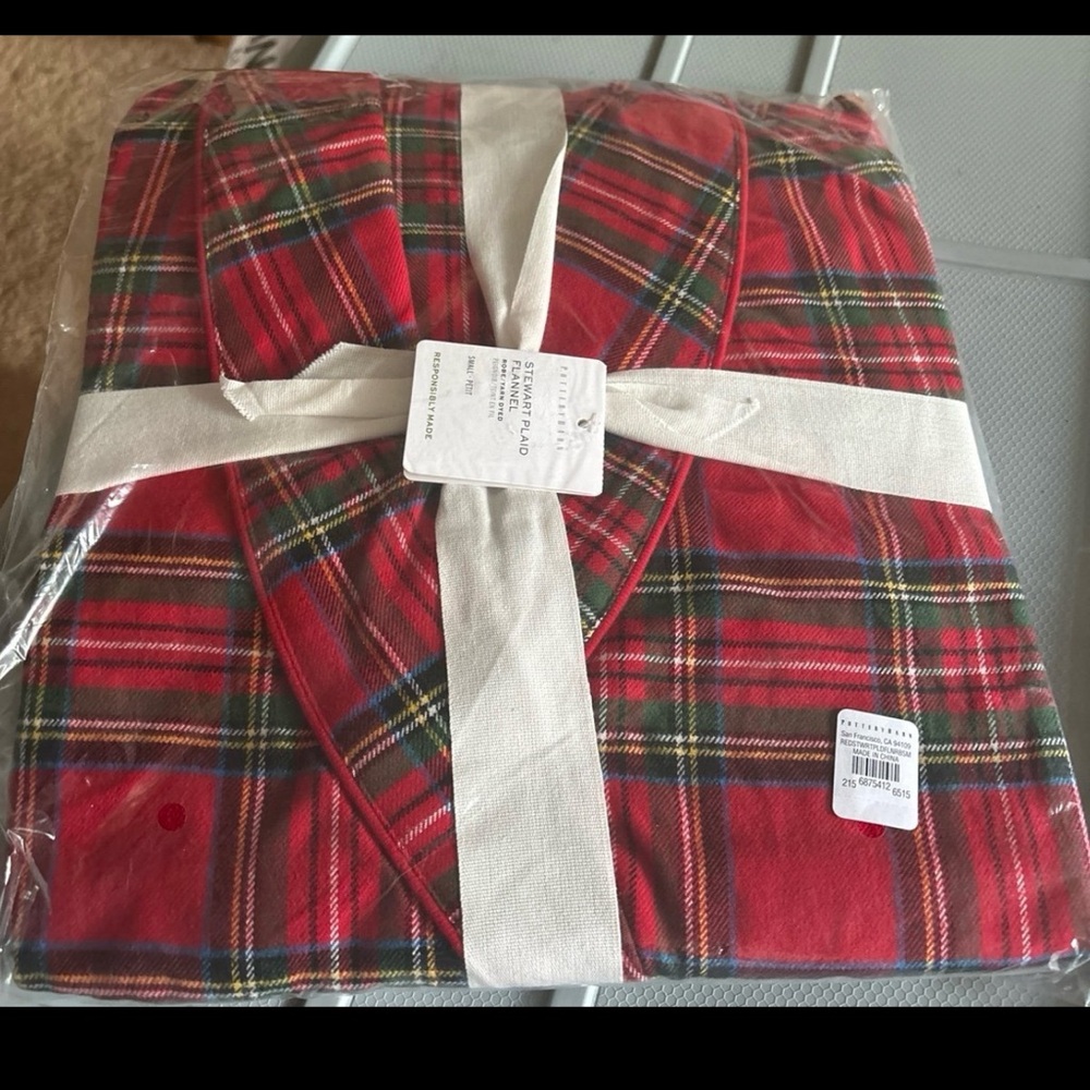 Plaid Holiday Women’s Bathrobe and Slippers